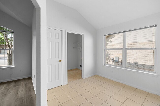 Building Photo - 2305 Boulder Run