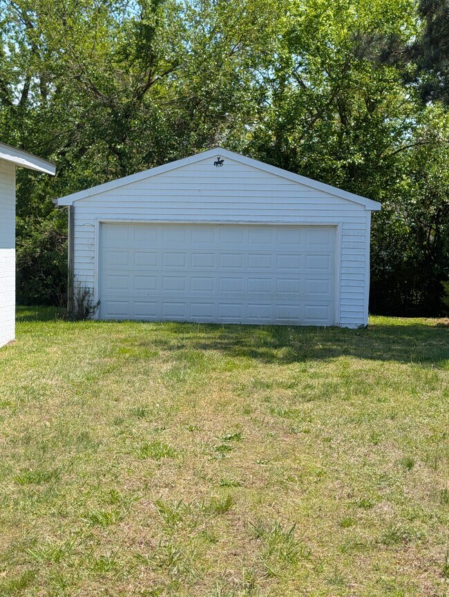 Building Photo - 120 Jenness Ln