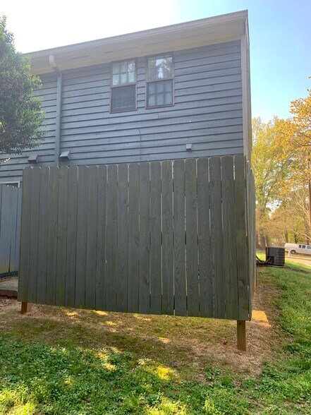Building Photo - 2906 Old Mill Stream Ct