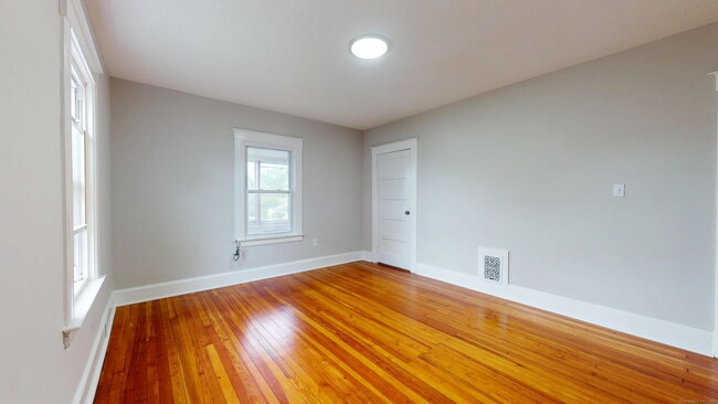 Building Photo - 909 New Britain Ave