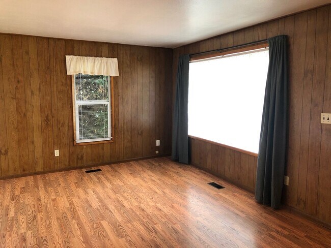Building Photo - 2-Bedroom Single-Level House in Sherwood   $1000.00  OFF  1ST  FULL  MONTH'S  RENT