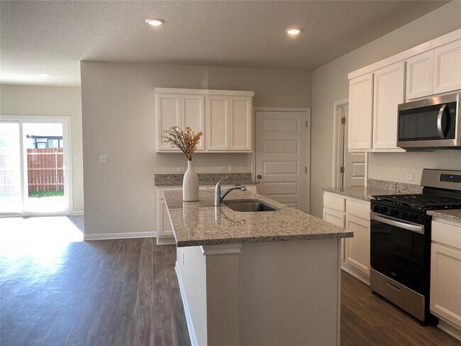 Building Photo - 2408 Oscar Eli Pl