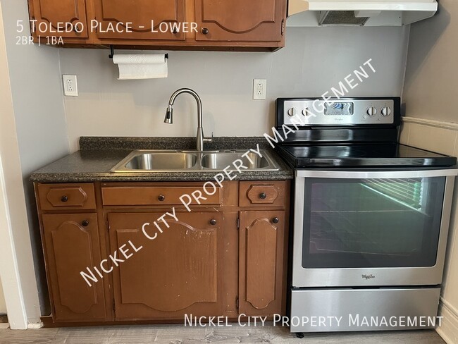 Building Photo - 5 Toledo Pl