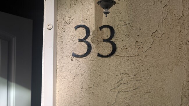 Building Photo - 10140 Palm Glen Dr