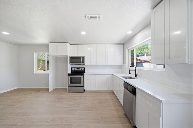 Building Photo - 7530 Millbrae Ln