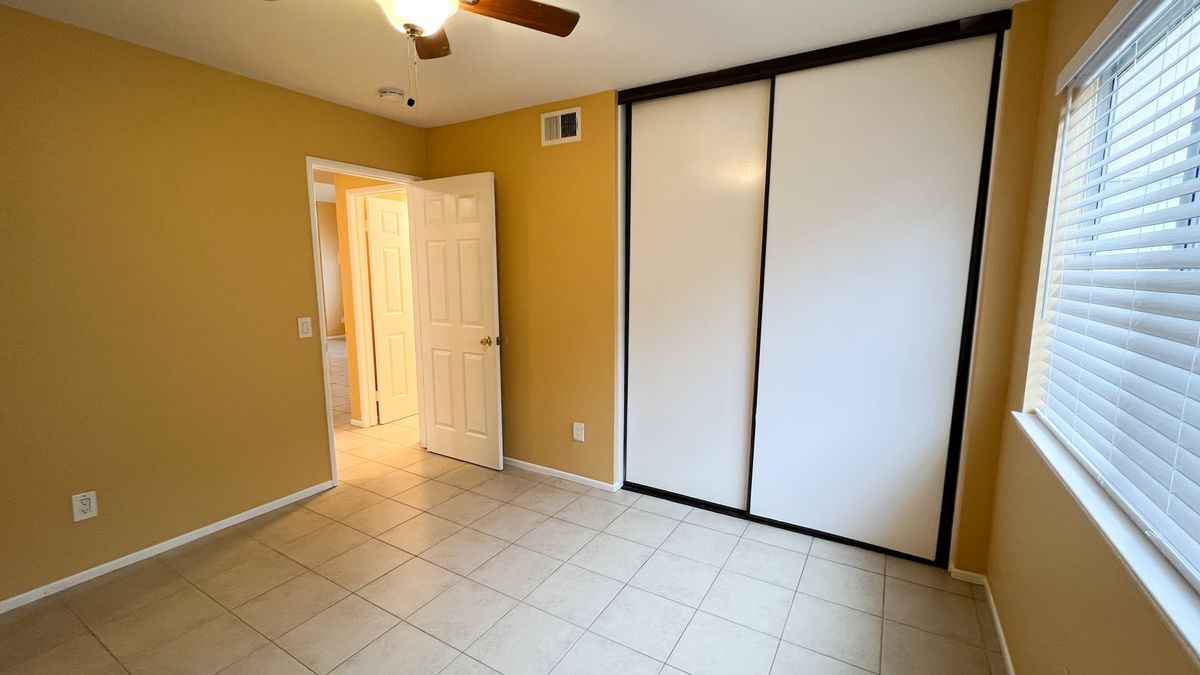 Building Photo - 8558 Sandhill Dr