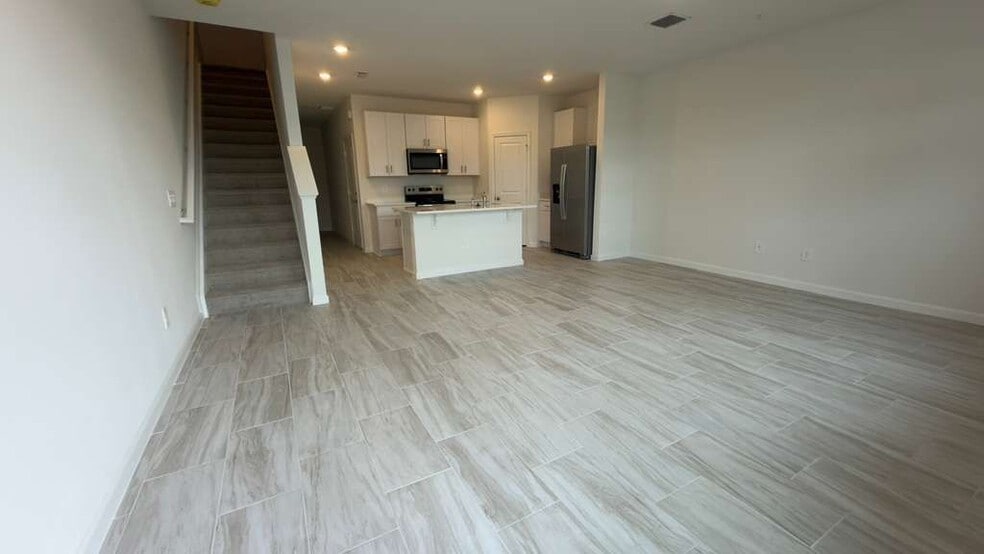 Building Photo - 613 Salisbury Cir