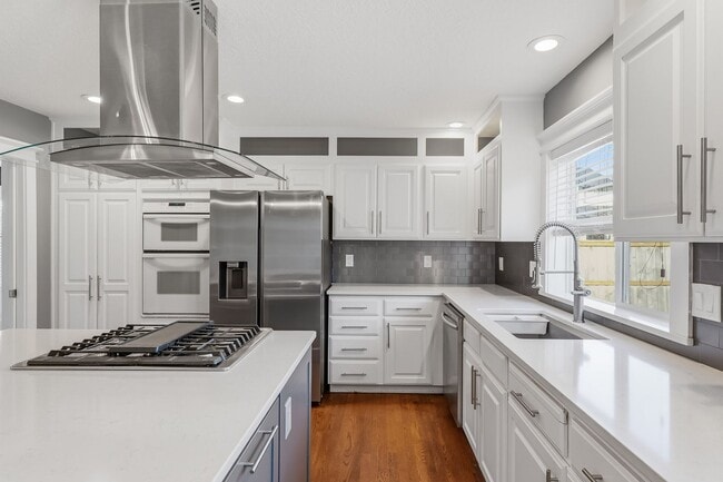 Building Photo - Bright & Modern Corner-Lot Living in Happy Valley