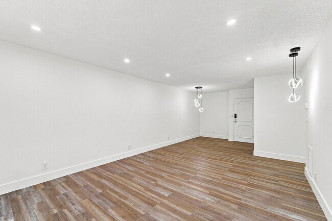 Building Photo - 3101 Oakland Shores Dr