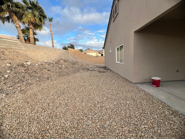 Building Photo - 3 Bedroom Home Located in El Camino Village PETS OK