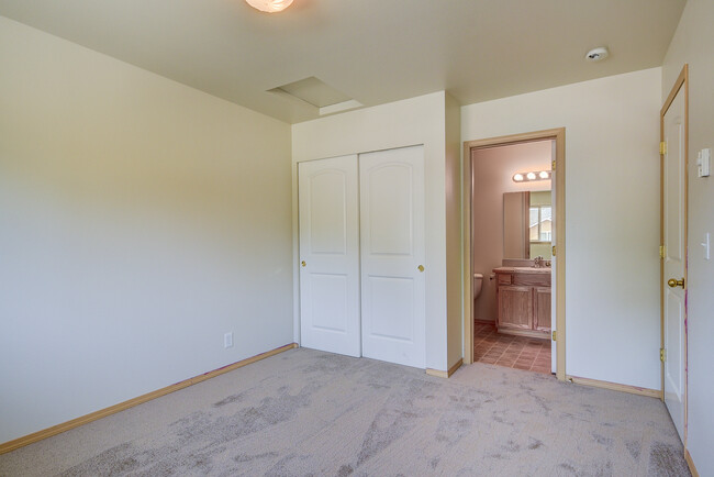 Building Photo - Two Bedroom Condo in Summerwind