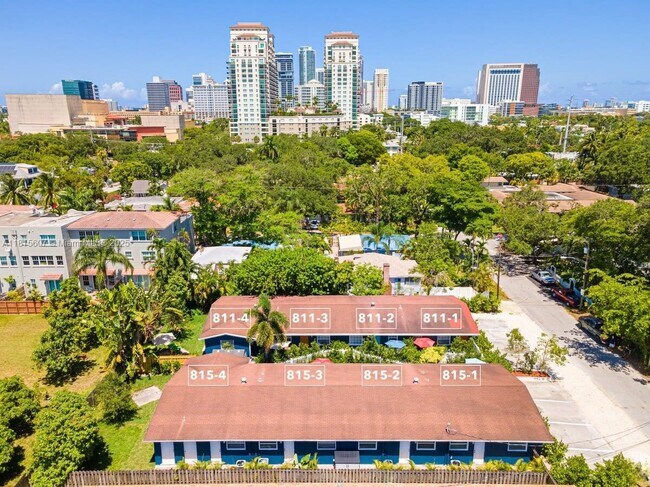 Building Photo - 811 Tequesta St