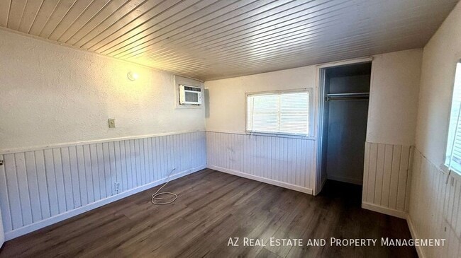 Building Photo - 5547 W Gardenia Ave