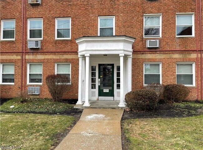 Primary Photo - 13833 Cedar Rd