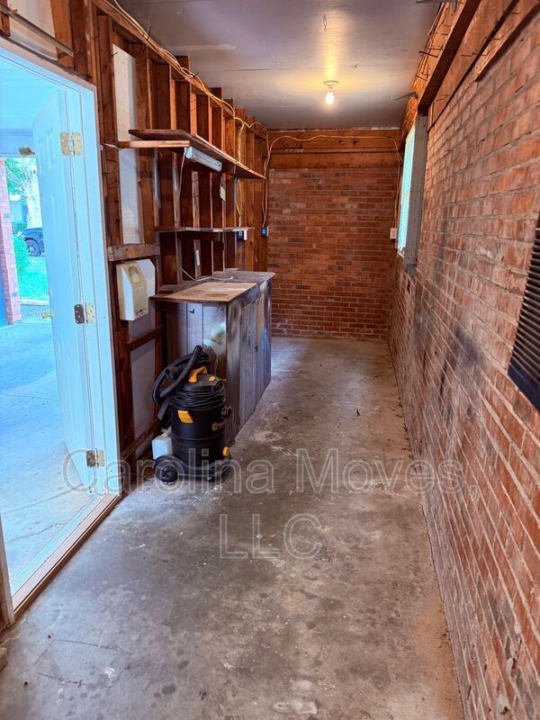 Building Photo - 107 Bismark Dr
