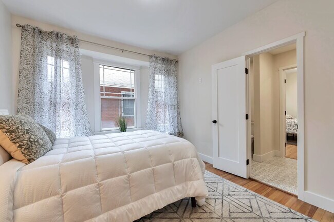 Building Photo - Chic & Cozy Furnished 1-Bed Studio apartment in Denver