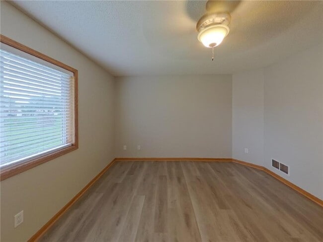 Building Photo - 452 Orchard Pkwy W