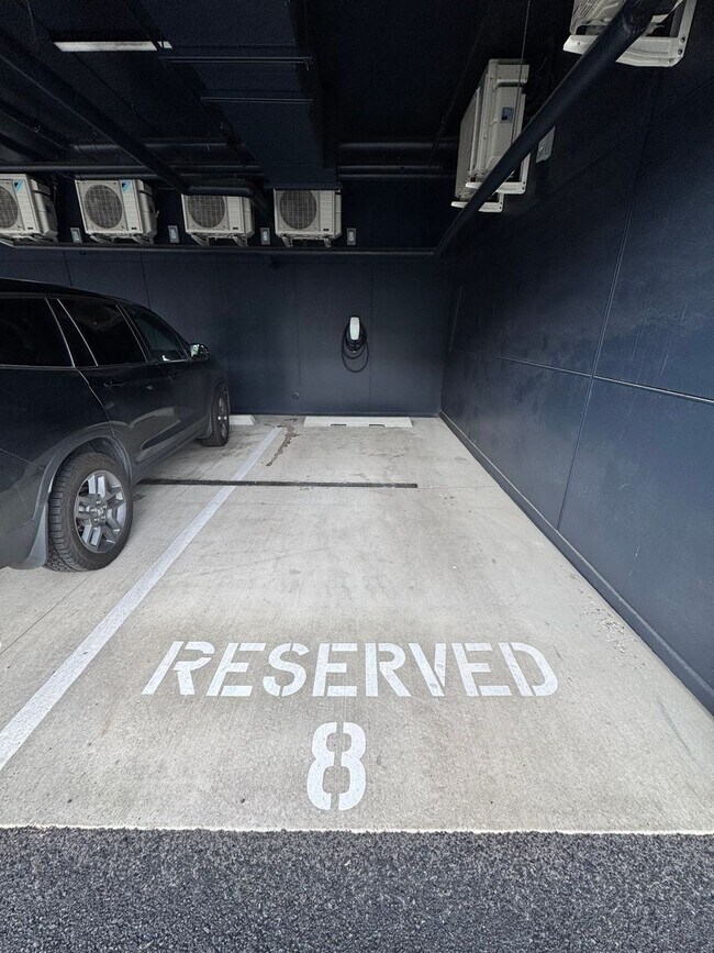 Building Photo - FURNISHED: SPECIAL PRICE 2 MONTHS OFFER - UTILITIES PAID BY OWNER:  NWX tastefully furnished 1 be...