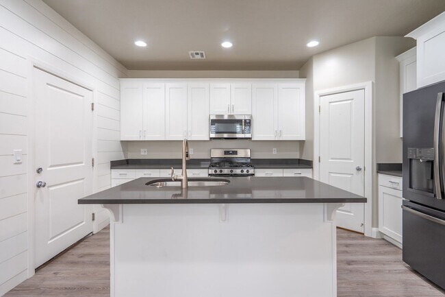 Building Photo - Newer Home in Prime Location with Spacious Layout & Two Living Areas