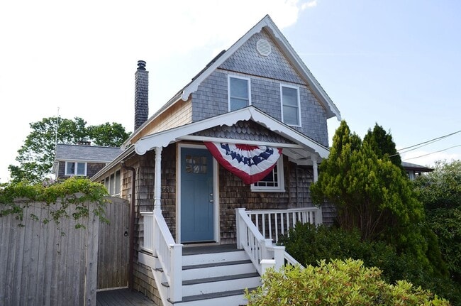Building Photo - Waterfront Winter Rental: Sunset Cove (Utilities Included)