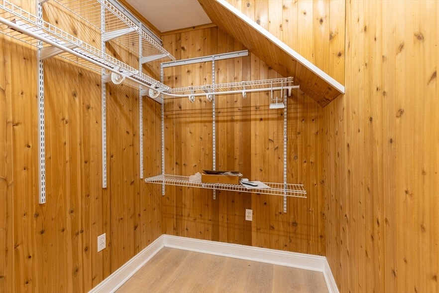 Building Photo - 595 E 5th St