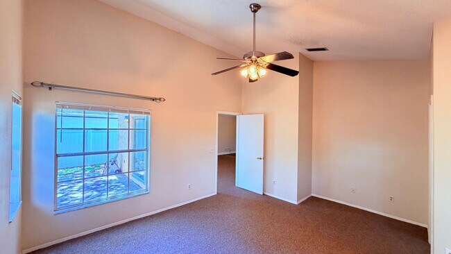 Building Photo - Bright 3/2 Home Near UCF with Vaulted Ceilings & Spacious Backyard!