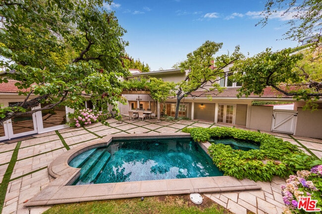 Primary Photo - 1290 Sunset Plaza Dr