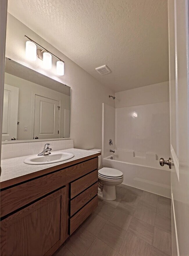Building Photo - New Single Level Home in New SunRidge Community