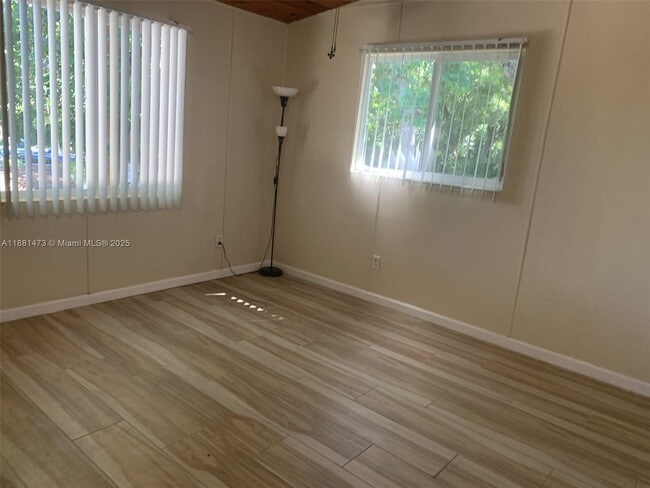 Building Photo - 141 Gumbo Limbo Dr