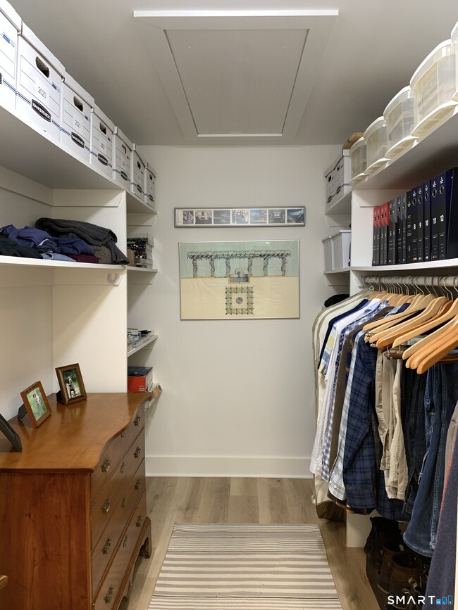 Building Photo - 400 Heritage Vlg