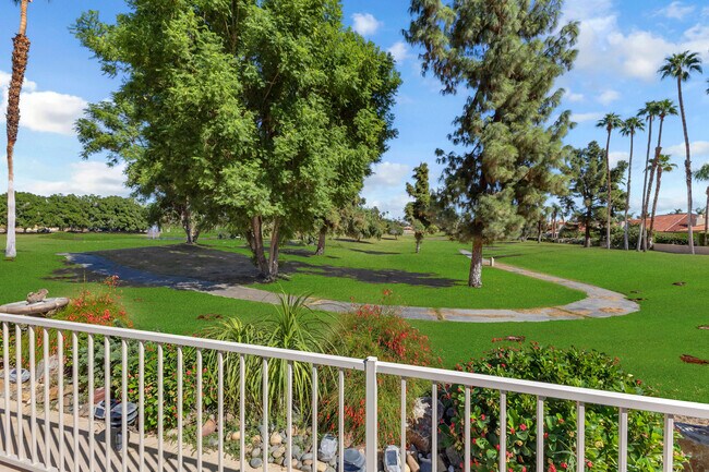 Building Photo - 216 W Kavenish Dr