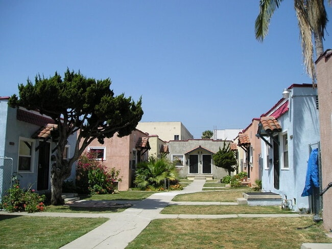 1269 N. Berendo Street - 1261 N Berendo St