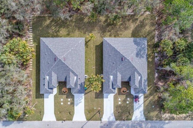 Building Photo - 17113 Thompson Ave