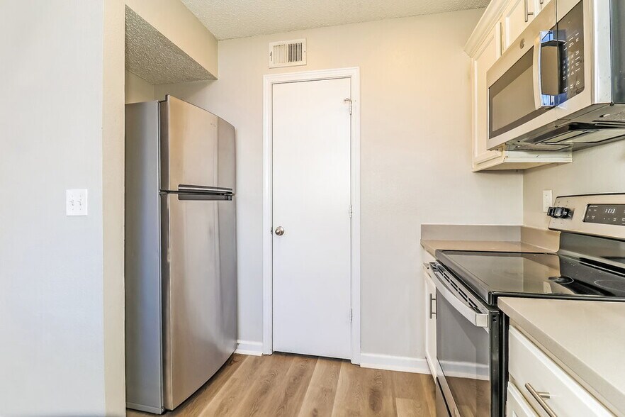 Building Photo - 1221 Settlers Way