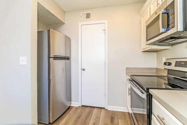 Building Photo - 1221 Settlers Way