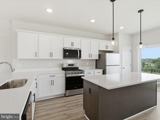 Building Photo - 124 SWANSONG Pl