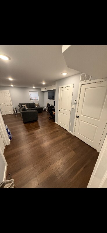 Building Photo - 107 Main St