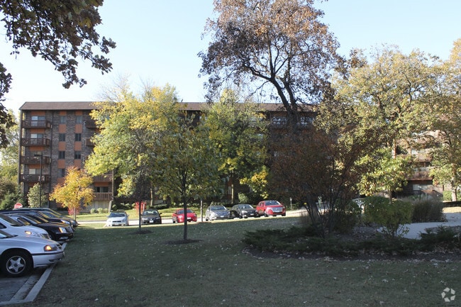 Building Photo - Medinah on the Lake