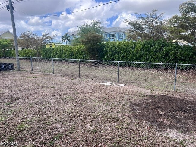 Building Photo - 1416 SE 1st Pl