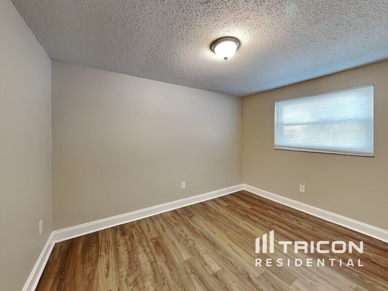 Building Photo - 1017 Jadewood Ave