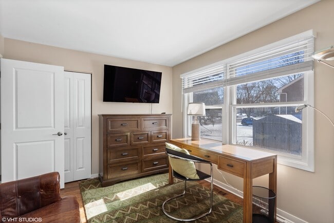 Building Photo - 1915 Farmington Ct