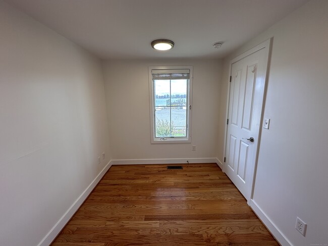 Building Photo - 55 Goodsell Point Rd