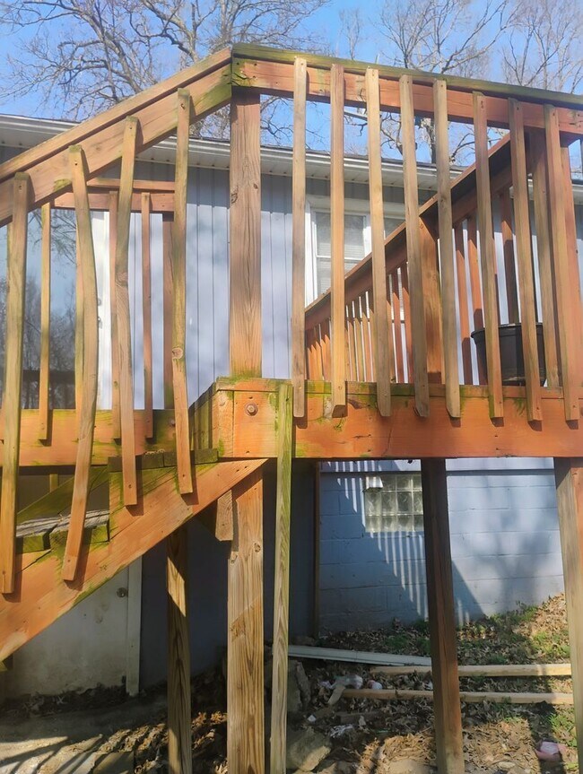 Building Photo - Cozy 2BR Home in KC Northland – Fully Fenced Yard & Fresh Updates