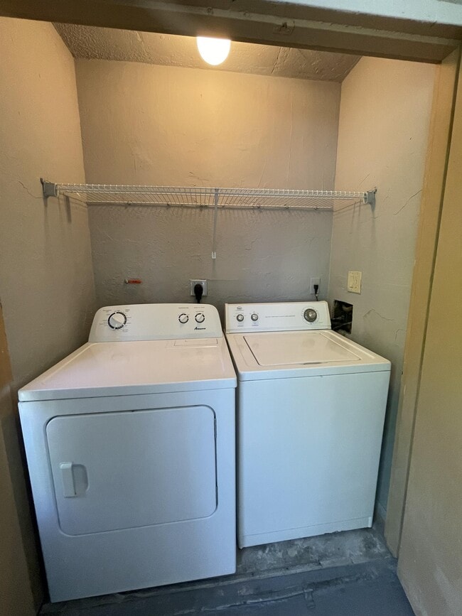 Building Photo - 2820 N Oakland Forest Dr