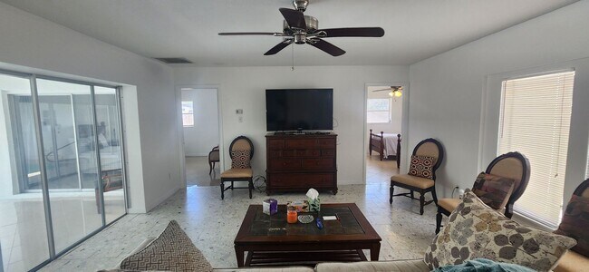 Building Photo - Coastal Waterfront Pool Home in Paradise at Isles of Capri