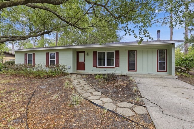 Building Photo - 3 bedroom 2 bath house in Northwood Pines
