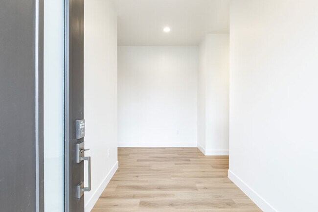 Building Photo - 2823 E Snowberry Dr