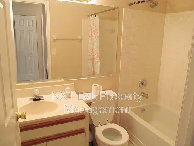 Building Photo - 17364 Sabrina Cir