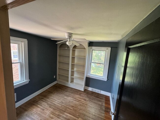 Building Photo - 3 bedroom 1 bath single family home