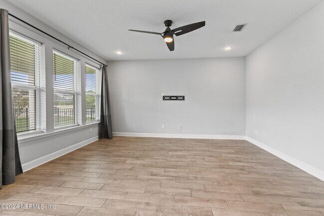 Building Photo - 213 Foxcross Ave